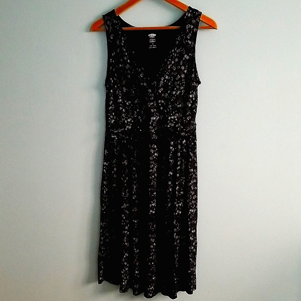 🌸🌷  NWOT Maternity Cross Front Sleeveless Dress